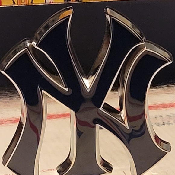 SPORTS LICENSE SOLUTION Other New York Yankees High Quality Metal Tow Hitch Cover Represent